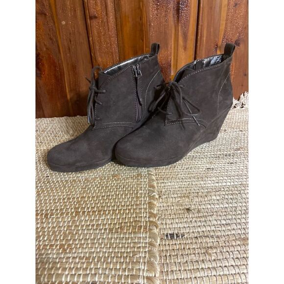 Dolce Vita suede booty wedge lace up boots - Picture 1 of 7